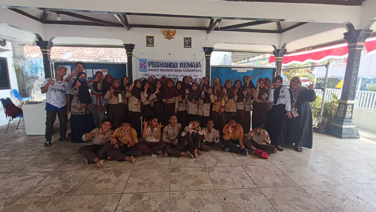 Foto bersama peserta posyandu remaja