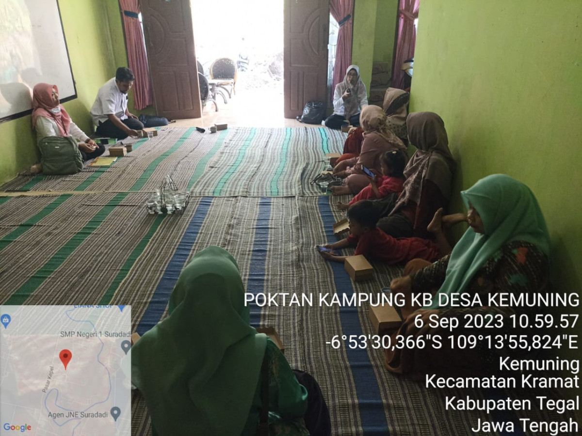 Pertemuan Ketahanan Keluarga Berbasis Kelompok Kegiatan Di Kampung KB Desa Kemuning