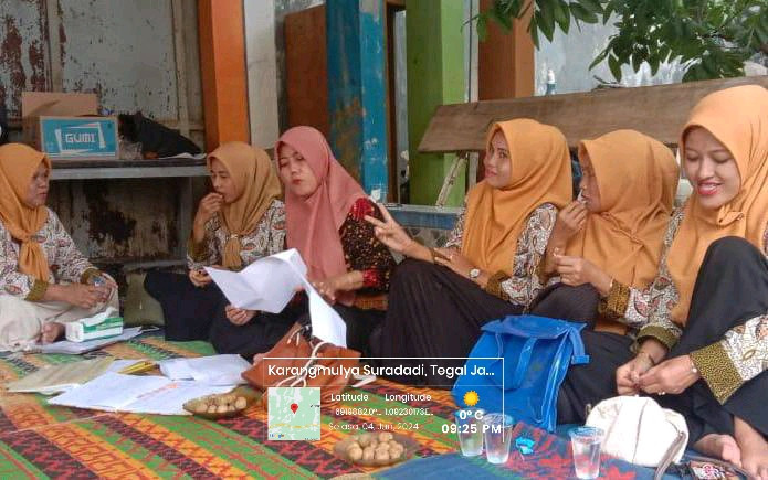 Pertemuan Kelompok Kerja di Kampung KB Desa Karangmulya  Materi Pertemuan Updating kegiatan Kampung KB melalui website Kampung KB