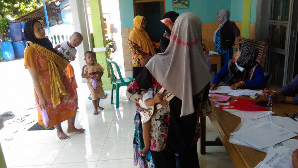 Kader Kampung KB Pepedan Dalam Kegiatan Posyandu dan Pembagian Vitamin A