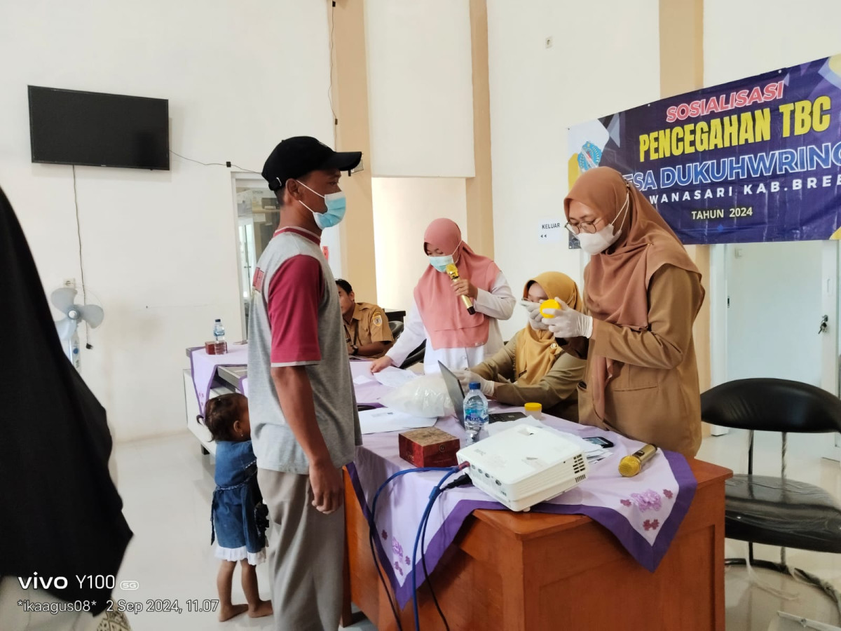 🤗pemberian botol kecil untuk pengecekan dahak