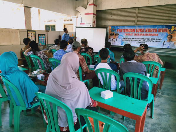 Pa Siswanto dari Penyuluh Pertanian sedang memberikan Materi