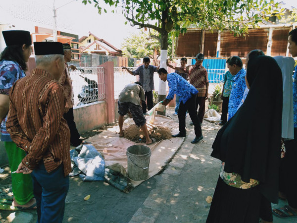 Pembuatan Pupuk Kompos di Kampung KB Dukuh Limbangan