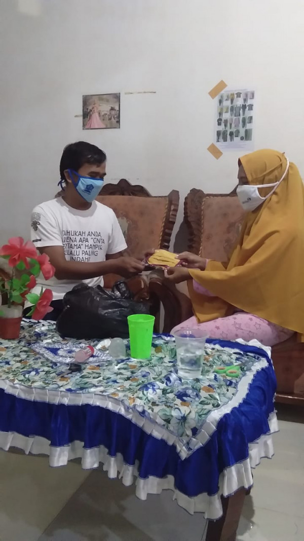 Pemberian masker sesuai jumlah anggota keluarga