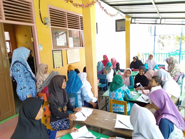 Penyuluh KB Melakukan Monitoring Kegiatan BKB