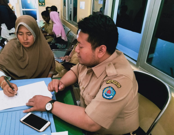 Bagian pendaftaran, warga dusun limbangan turut sebagai akseptor