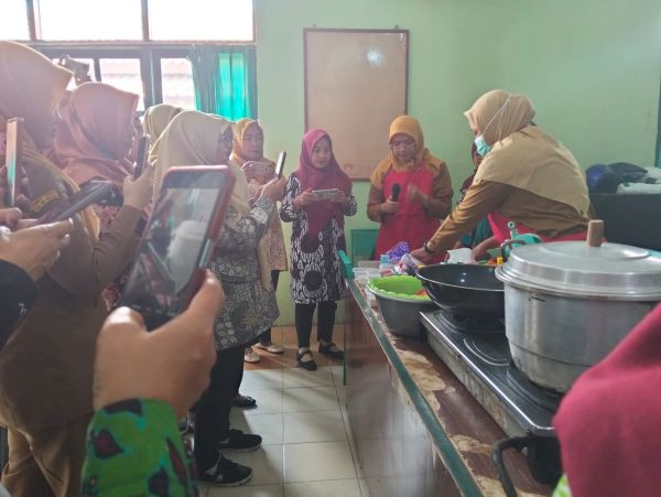 DEMO MASAK PMT TINGGI PROTEIN & KALORI