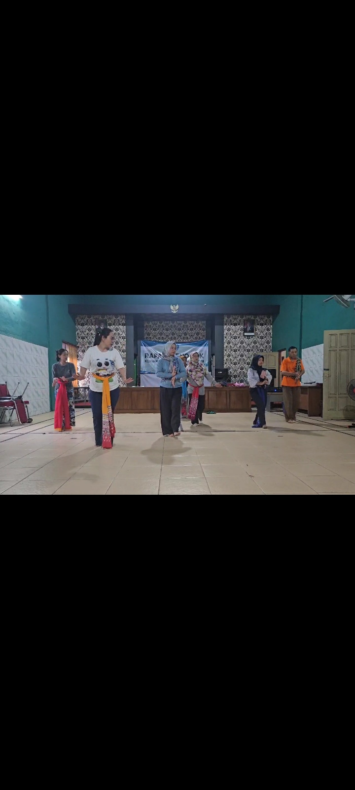 Pelatihan tari ibu"pkk