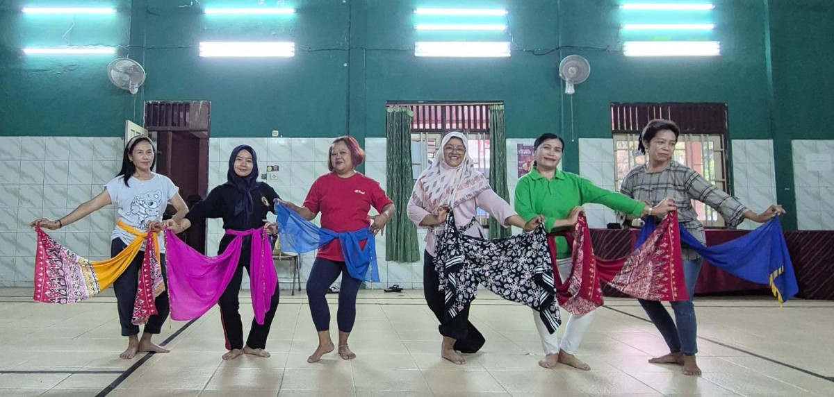 Latihan nari ibu"PKK kumpulrejo