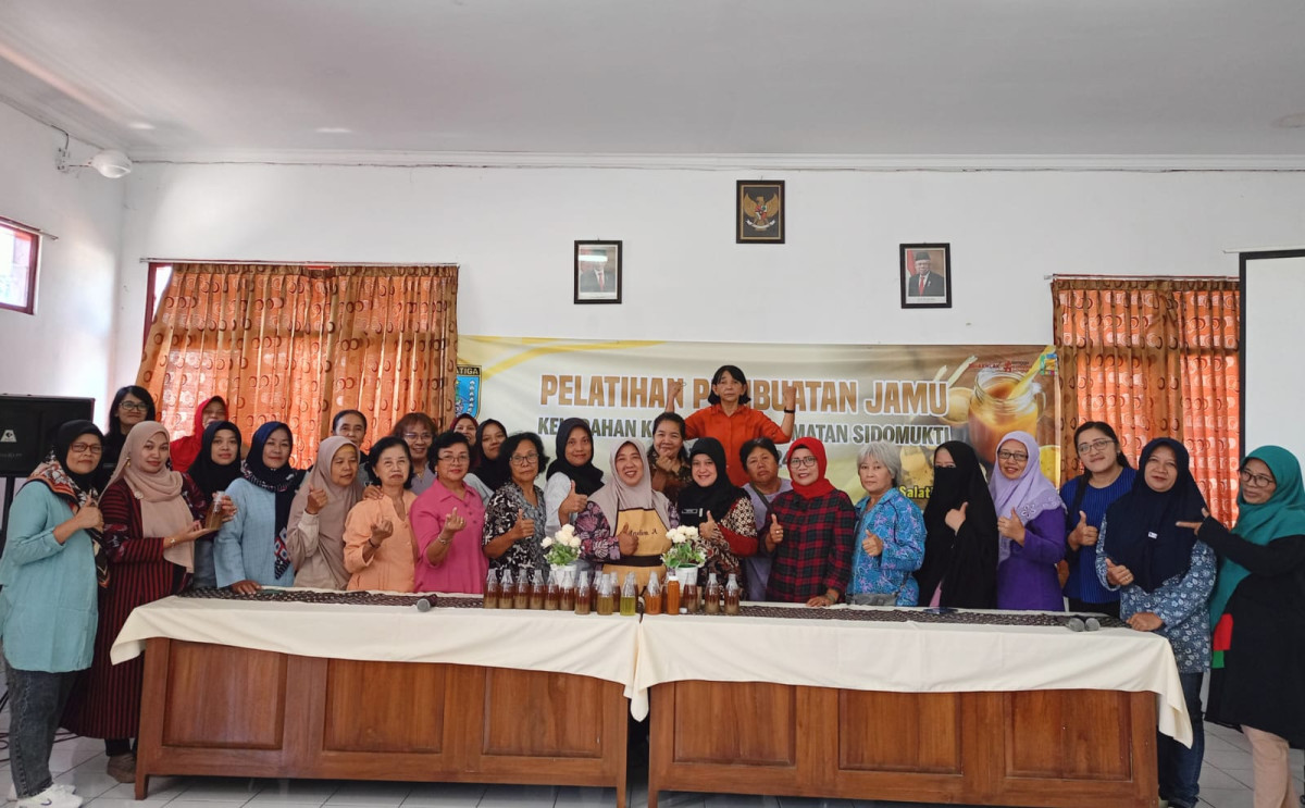 PELATIHAN PEMBUATAN JAMU