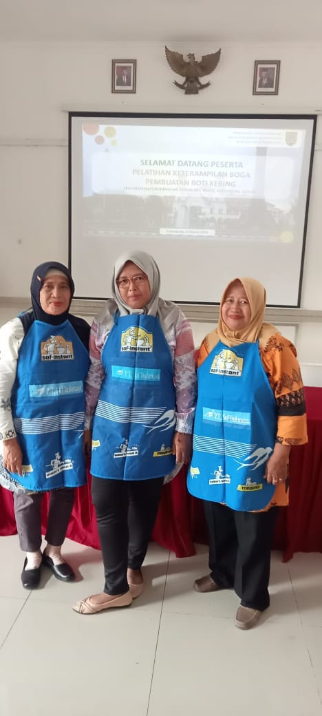 Pelatihan Keterampilan Boga: Pembuatan Roti Kering