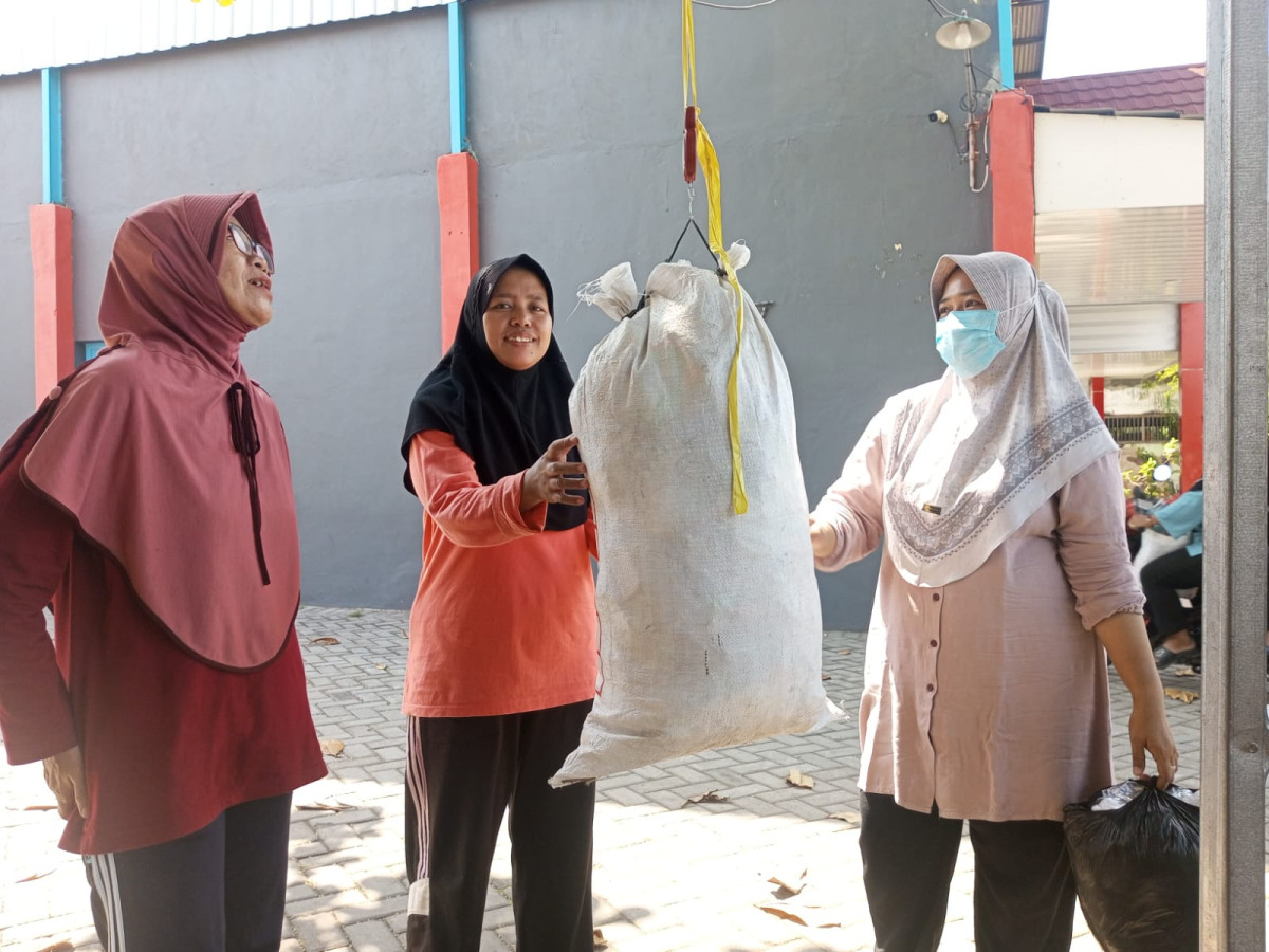 Pengumpulan Sampah Plastik di Wilayah Kelurahan Muktiharjo Lor