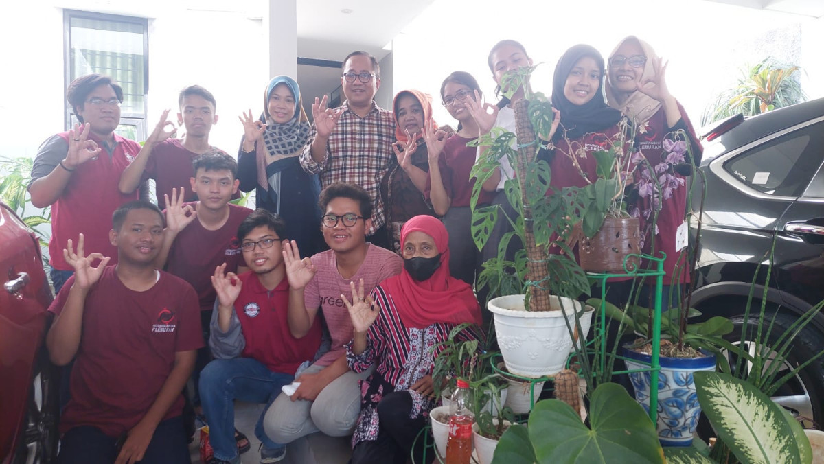 PIK Nitimanta Kusuma bersama Sekda Kota Semarang di rumahnya