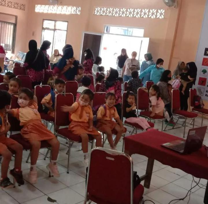 Anak-anak PAUD kelurahan Jomblang sangat antusias mengikuti Zoom meeting bersama Ibunda Kriseptiana.