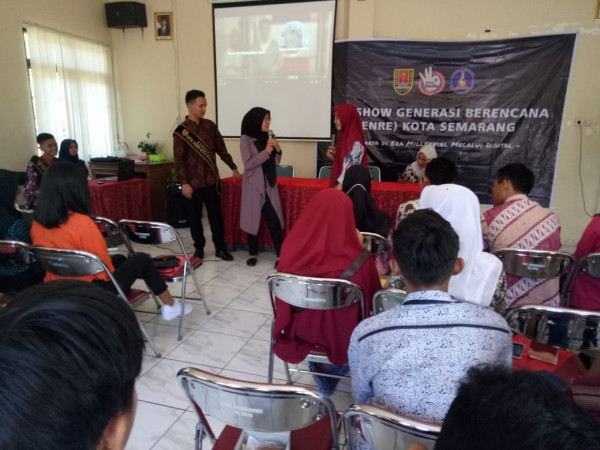 Penyampaian Materi Oleh Kader PIK Remaja KJM Aprilia Maharani