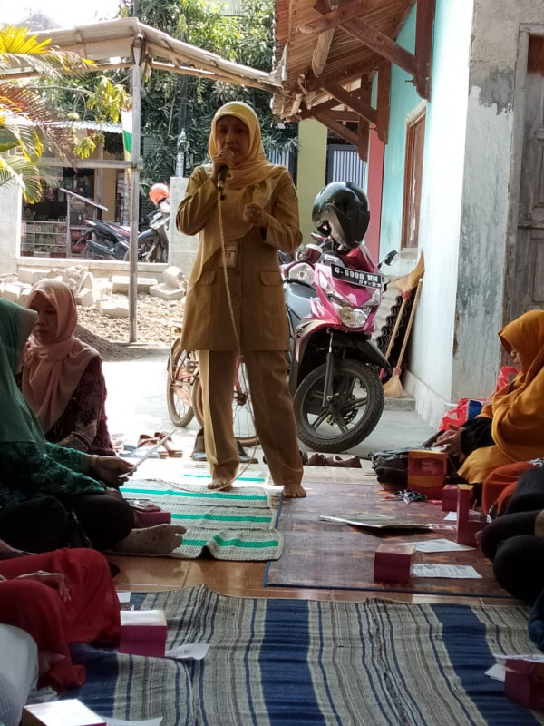 Monitoring dan evaluasi kegiatan kampung kb oleh kabid dalduk dppkbp2pa