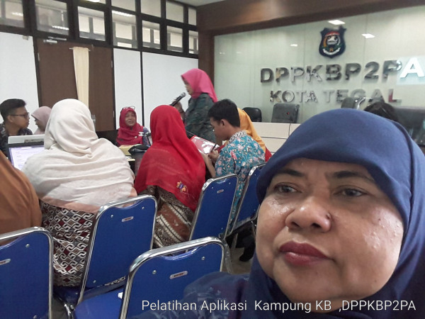 PLKB  Dan kader  mengikuti   pelatihan   laporan online  Kampung KB