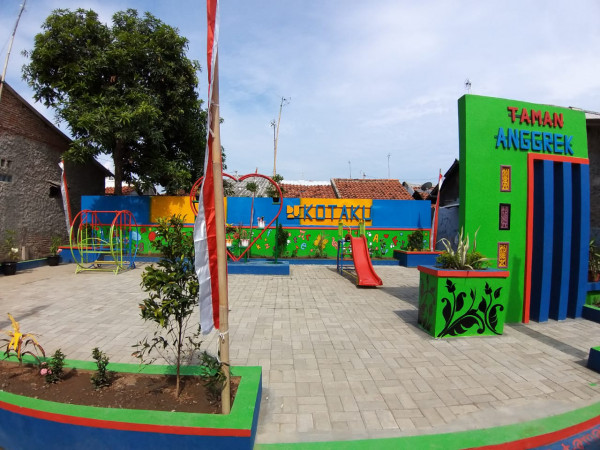 Taman Anggrek RW 10 Kelurahan Panggung Tegal