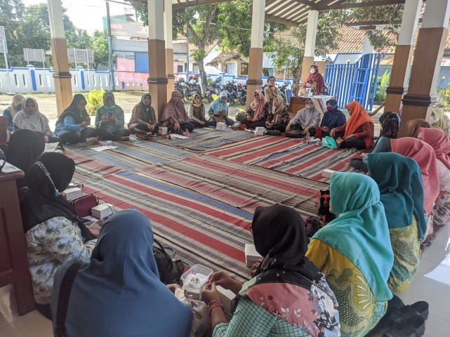 TP PKK Kelurahan Panggung Gelar Pelatihan Pembuatan Konektor Hijab Dan Kalung Kain Perca untuk tingkatkan Pendapatan Keluarga