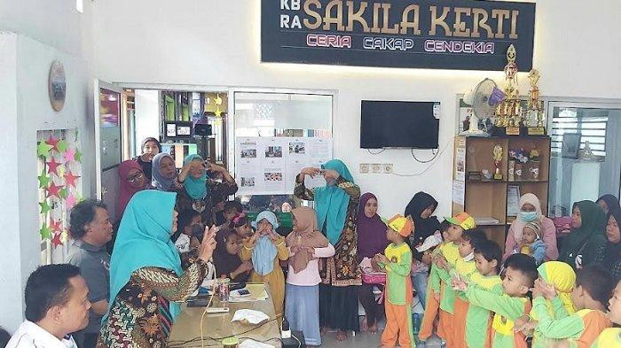 Serunya Sosialisasi Fungsi Keluarga di Kampung KB COE Semarak Karya Kota Tegal, Ada Boneka Dongeng