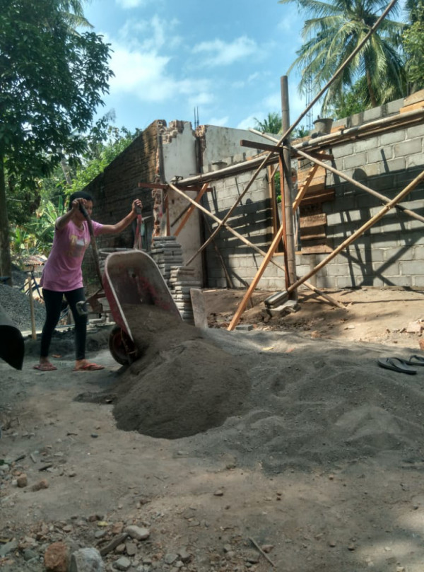 Perbaikan Rumah Ibu Riswati