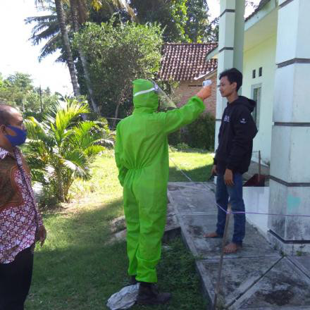 Satgas melakukan Pengecekan Terhadap Warga Yang Pulang Dari Bekasi Karena PHK