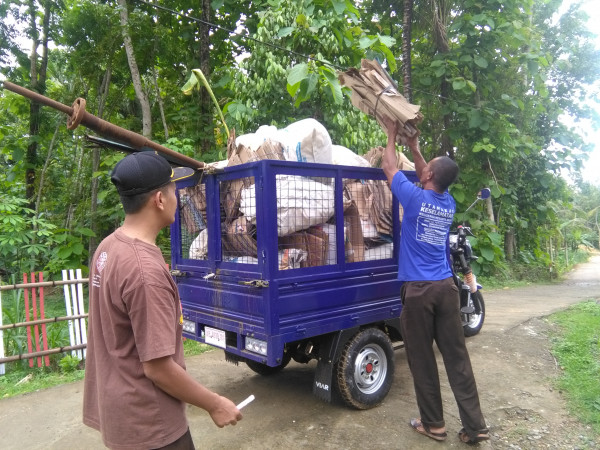 Pengumpulan Sampah di Bank Sampah Dhuawar Sejahtera Pedukuhan Kroco