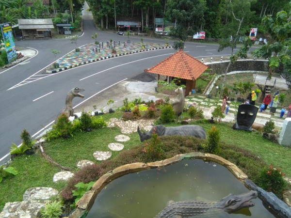 Suasana Rumah Makan Bale Semar