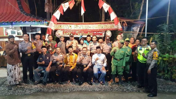 Foto bersama masyarakat bersama TIM Juri