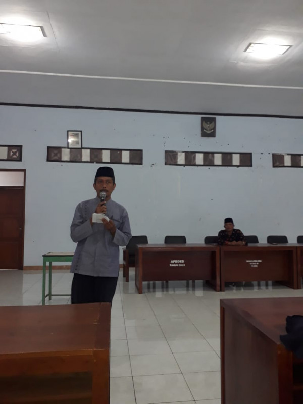 Bapak Sugiyanto mengisi Tausiah menjelang buka bersama