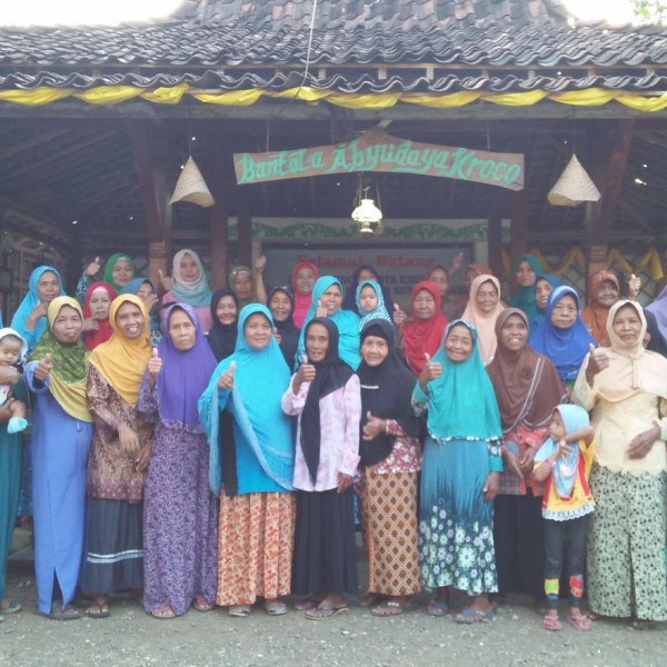 Foto Bersama Pengurus dan Anggota BKL Ngudi Waluyo Pedukuhan Kroco