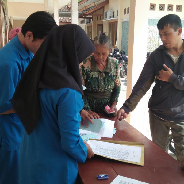 Suasana Pembagian Sembako