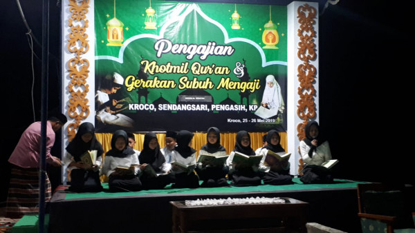 Santri Masjid Al-Hidayah melaksanakan Khotmil Qurman