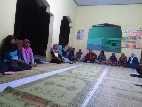 Pertemuan Rutin Kelompok Wanita Tani Dhuawar Pedukuhan Kroco