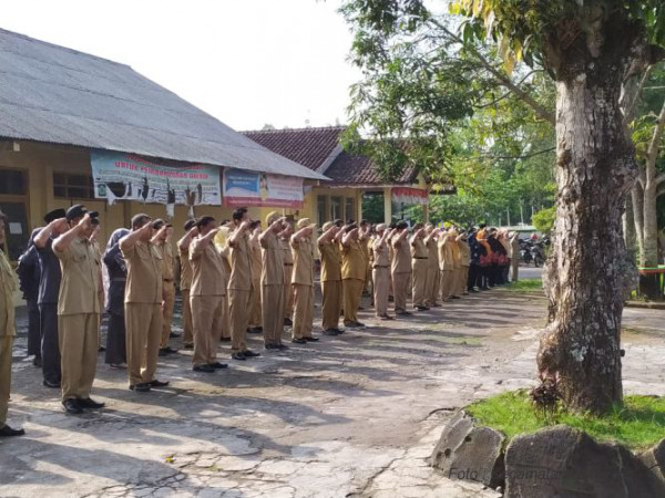 Kepala Desa dan Perangkat Desa Sendangsari Ikuti Upacara Hari Bela Negara ke71 di Kecamatan Pengasih