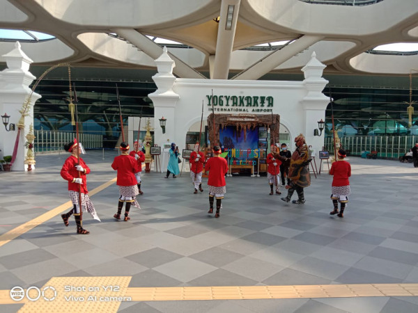 Beregada Bucini Komunitas Wolulas Padukuhan Kroco kembali tampil di Bandara YIA