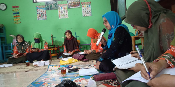 Ketua Himpaudi Pengasih, Sumiyati menyampaikan sambutan