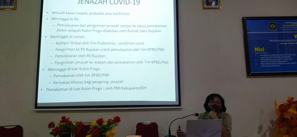 Dr Ganing menyampaikan materi terkait perkembangan terkini Covid 19 di Kulon Progo