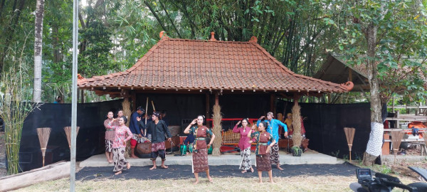 Tampilan Gejog Lesung Madu Swara Padukuhan Mrunggi