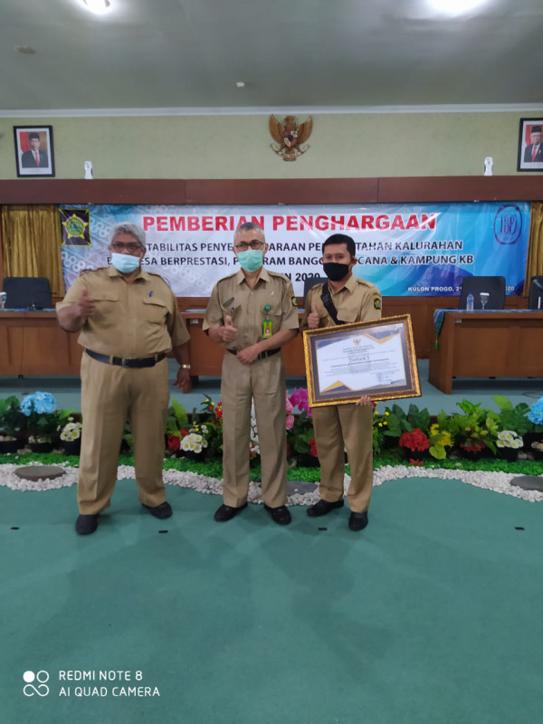 Foto bersama Ketua Pojka KB, dengan Kepala Dinas PMD Dalduk dan KB dan Bidang Pengendalian Penduduk