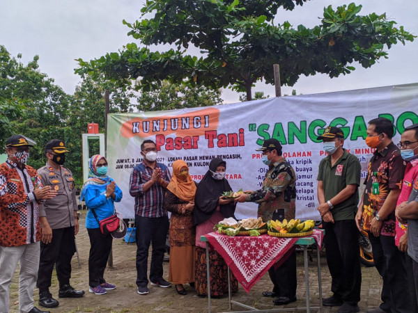 Bupati Kulon Progo secara resmi Membuka Pasar Tani Sangga Boga