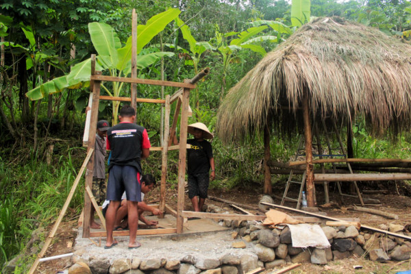 PEMBANGUAN MUSHOLA MENDEKATI AREA EMBUNG BLUBUK