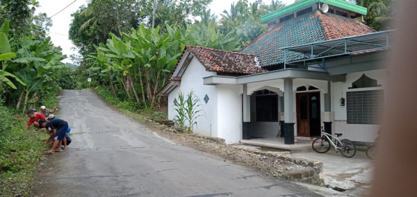 Kerja bakti dilingkungan jalan