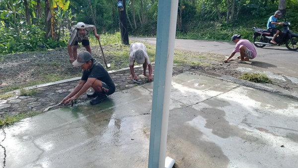 Kerja bakti kebersiahan lingkungan seperti ini sudah menjadi jadwal rutin bagi warga