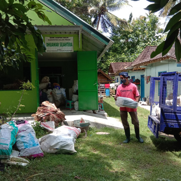 Pengumpulan sampah pilah dari warga