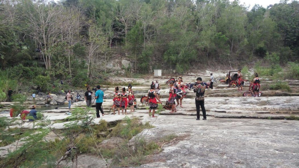 Suasana Gelar Potensi Desa Budaya Sendangsari di Obyek Wisata Lempeng Kedung Kemin Padukuhan Paingan