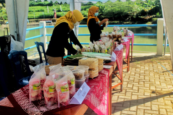 Sejumlah KWT Di Sendangsari Mengikuti Bazar 