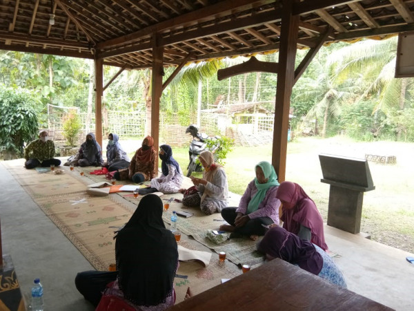 Kader Pemberdayaan Kesehatan Padukuhan Kroco Melaksanakan Pertemuan FGD