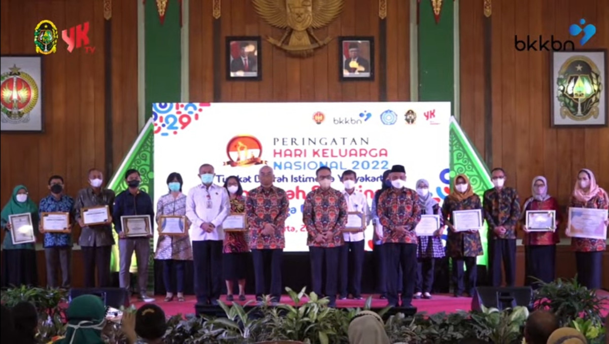 Kampung KB Sendangsari Terima Penghargaan Juara 1 Lomba Penguatan Kampung KB Tingkat DIY Tahun 2022