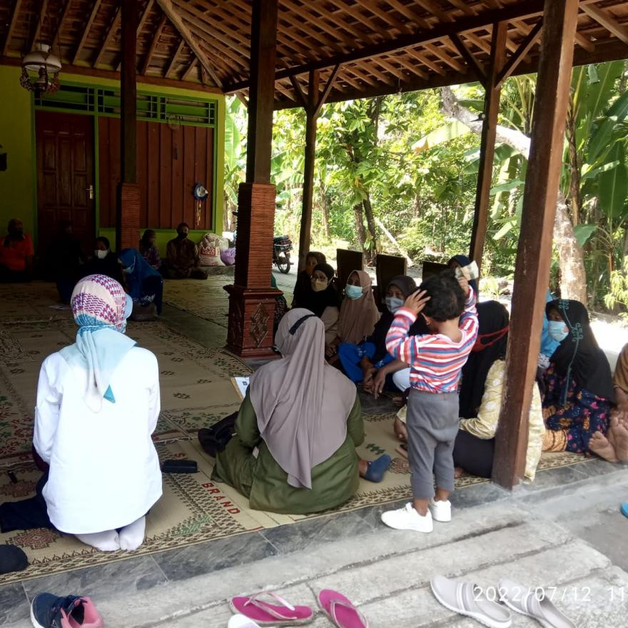 Pelaksanaan Sosialisasi Penyakit Hipertensi Bersama Puskesmas Pengasih I di Padukuhan Serang